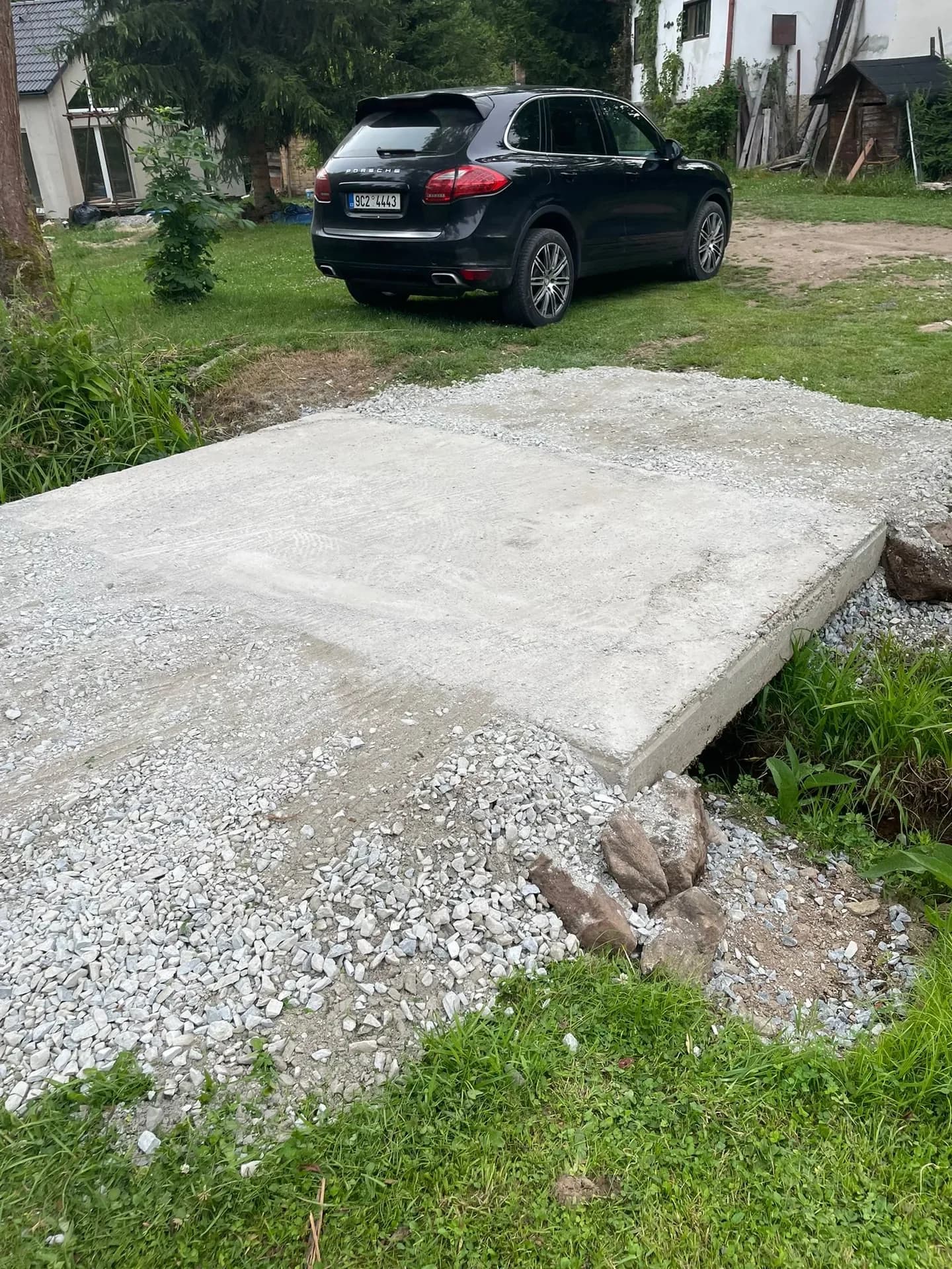 Betonový most přes strouhu